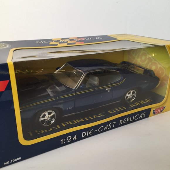 Motor Max 1:24 Collector's 1969 Pontiac GTO Judge Die-Cast Replica Car / Blue - Picture 2 of 5